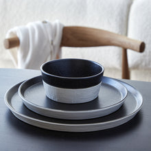 Load image into Gallery viewer, Costa Nova Nótos 10" Latitude Black Round Plate Set