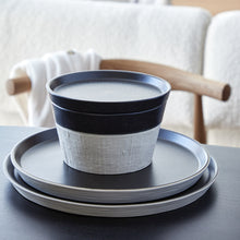 Load image into Gallery viewer, Costa Nova Nótos 11&quot; Latitude Black Round Plate Set

