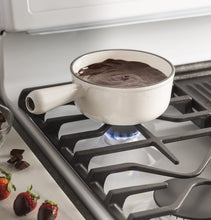 Load image into Gallery viewer, General Electric JGBS66DEKWW 30” White Freestanding Gas Range 220-240 Volts Export Only
