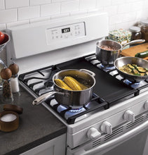 Load image into Gallery viewer, General Electric JGBS66DEKWW 30” White Freestanding Gas Range 220-240 Volts Export Only
