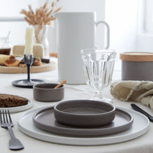 Load image into Gallery viewer, Costa Nova Redonda 8&quot; Oak Salad/Dessert Plate Set
